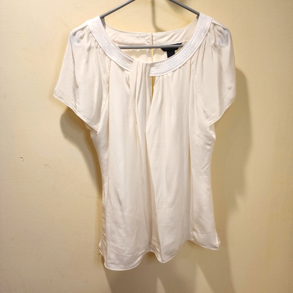 WHITE HOUSE BLACK MARKET ivory 100% silk relaxed fit  sequins top size M